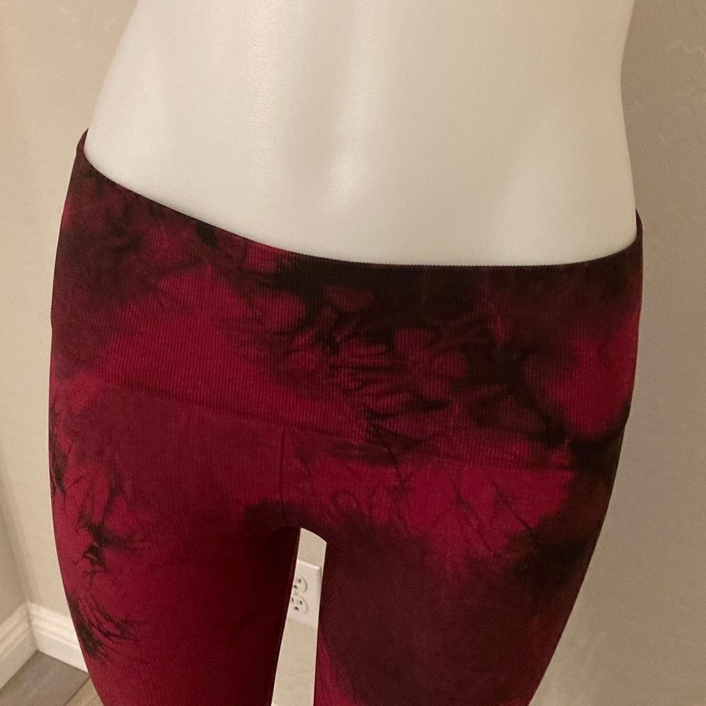 Lululemon In The Flow Crop | Wine Berry/Bordeaux Drama | Size 8 - Picture 8 of 12